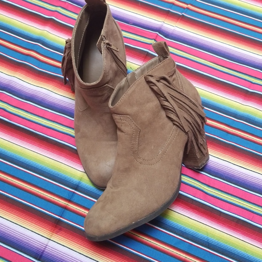 TAUPE FRINGE BOOTIE👢❤